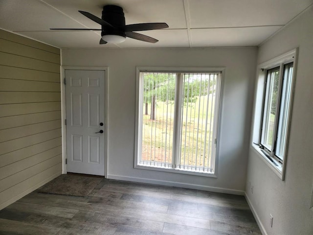 613 Saddle Rdg, Portage, WI 53901 - foyer entrance with baseboards, a ceiling fan, and wood finished floors