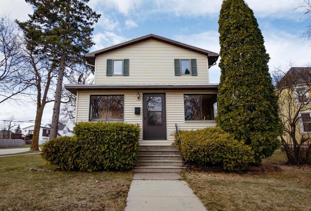 1001 Wisconsin Ave, North Fond Du Lac, WI 54937 - view of front of house featuring entry steps and a front lawn