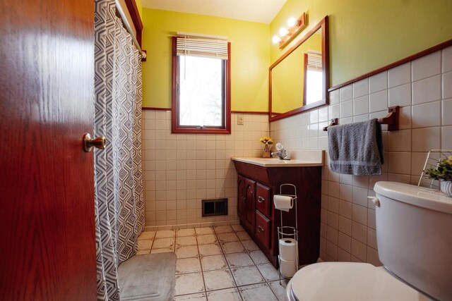 1001 Wisconsin Ave, North Fond Du Lac, WI 54937 - full bath with vanity, tile walls, a wainscoted wall, and toilet
