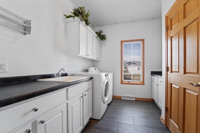 1495 Cattail Ln, Fond Du Lac, WI 54937 - clothes washing area with baseboards, washing machine and clothes dryer, visible vents, cabinet space, and a sink