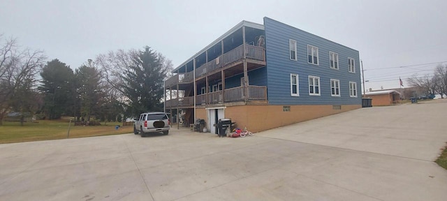 140 E Ave, Iron Ridge, WI 53035 - view of home's exterior with driveway