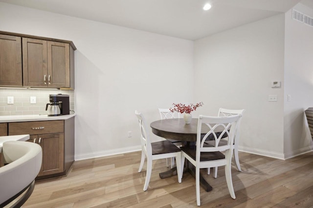 dining area featuring visible vents, baseboards, recessed lighting, and light wood-style floors