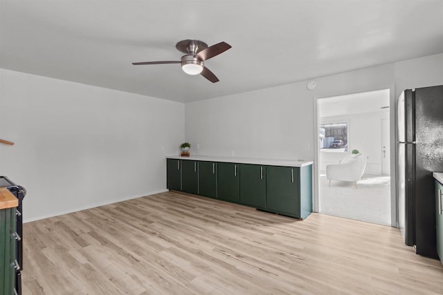 empty room featuring light wood-style flooring and a ceiling fan