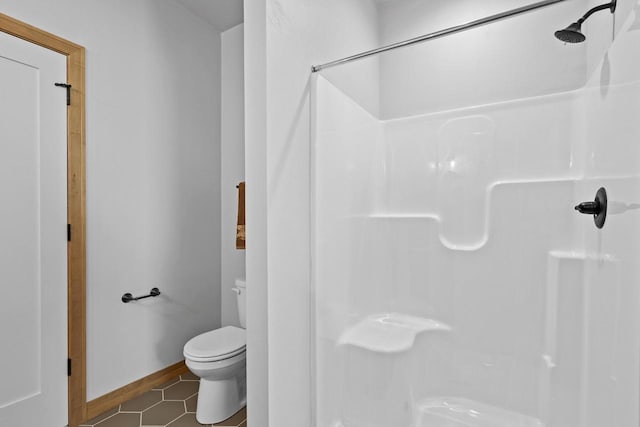 3106 Lazy Oak Dr, Green Bay, WI 54311 - full bath featuring tile patterned floors, toilet, a shower stall, and baseboards