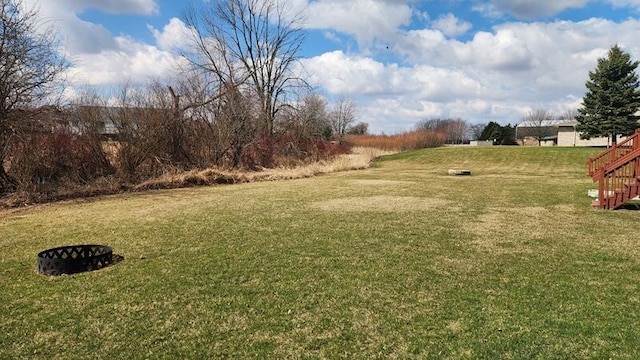 view of yard featuring an outdoor fire pit
