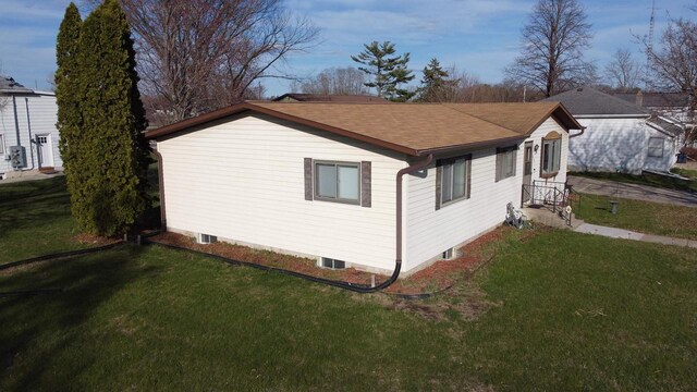 603 Mansion St, Mauston, WI 53948 - view of property exterior featuring roof with shingles and a yard