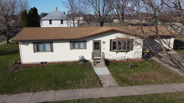 603 Mansion St, Mauston, WI 53948 - view of front facade featuring entry steps, a front lawn, and roof with shingles