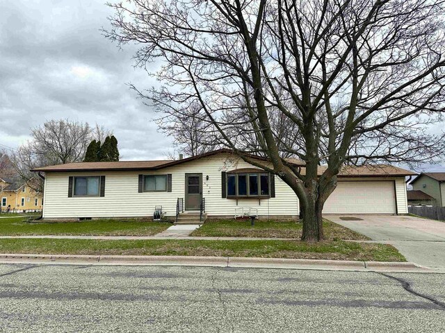 603 Mansion St, Mauston, WI 53948 - ranch-style house with concrete driveway, entry steps, and an attached garage