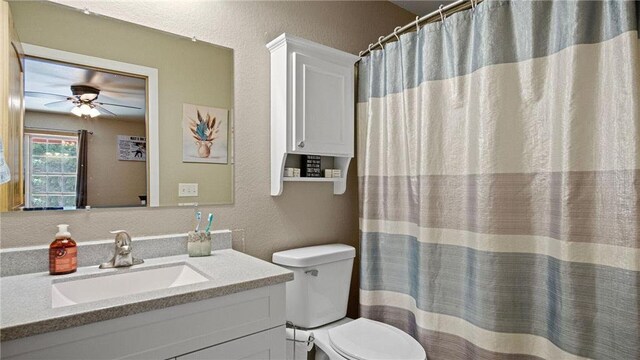 E8577 N County Rd, Elk Mound, WI 54739 - full bathroom with a shower with shower curtain, toilet, a ceiling fan, a textured wall, and vanity