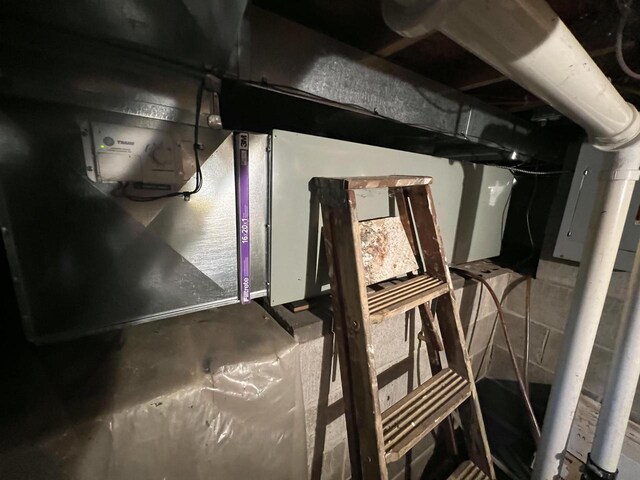 1487 Gunlock Shores Ln, Minocqua, WI 54548 - interior space featuring electric panel