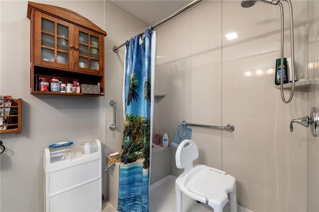 full bathroom featuring curtained shower