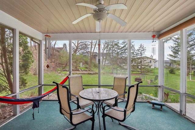 sunroom featuring ceiling fan