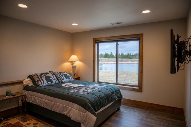 W5677 N Stone Gate Dr, New Lisbon, WI 53950 - bedroom with baseboards, dark wood-style floors, visible vents, and recessed lighting