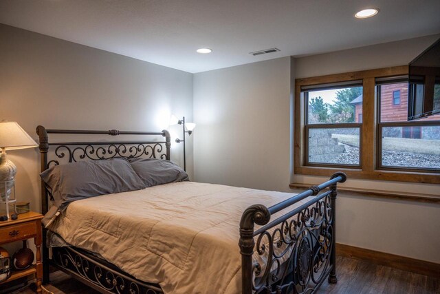 W5677 N Stone Gate Dr, New Lisbon, WI 53950 - bedroom with visible vents, baseboards, recessed lighting, and wood finished floors