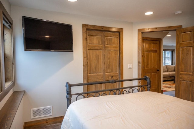 W5677 N Stone Gate Dr, New Lisbon, WI 53950 - bedroom with visible vents, recessed lighting, and wood finished floors