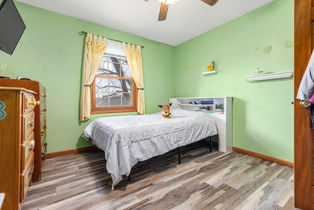 101 Brookview Pl, Combined Locks, WI 54113 - bedroom featuring wood finished floors and a ceiling fan