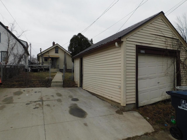 4058 N 7th St, Milwaukee, WI 53209 - detached garage with fence