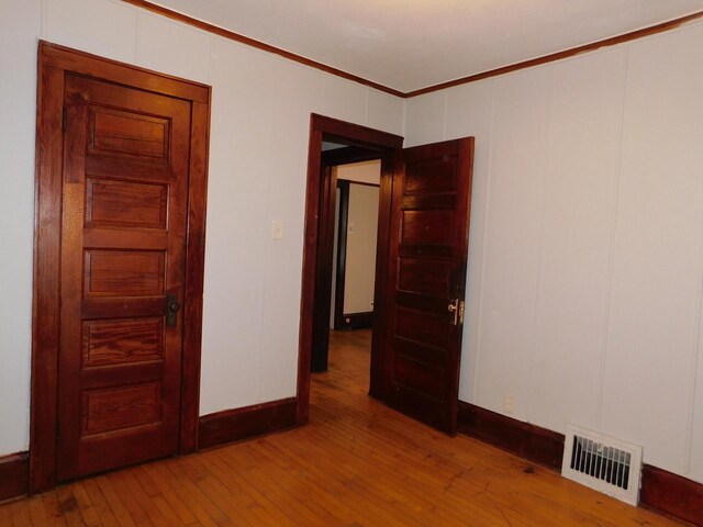 4058 N 7th St, Milwaukee, WI 53209 - spare room featuring ornamental molding, visible vents, light wood-style flooring, and baseboards