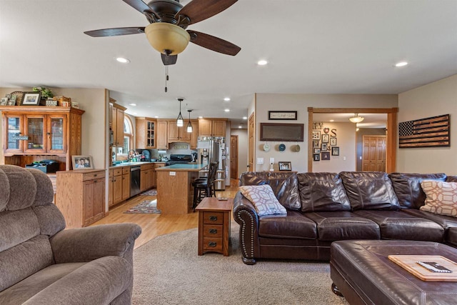 living room featuring recessed lighting, light wood finished floors, and ceiling fan