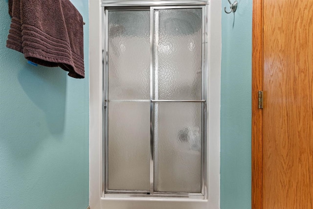 full bathroom featuring a stall shower