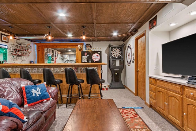 living room featuring a dry bar, an ornate ceiling, baseboards, recessed lighting, and light colored carpet