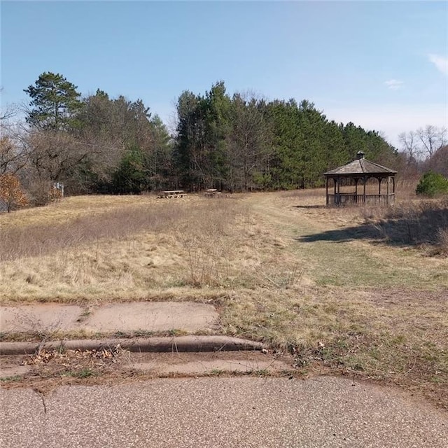 948 Wissota Green Pkwy, Chippewa Falls, WI 54729 - view of yard with a gazebo