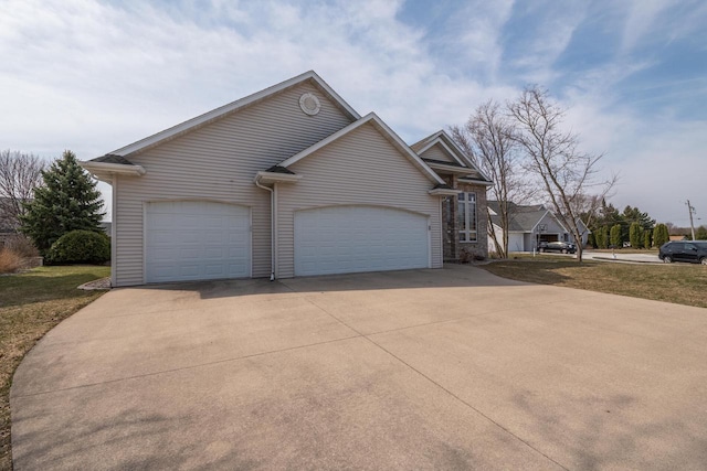 201 E Clearfield Ln, Appleton, WI 54913 - view of front facade featuring concrete driveway and an attached garage