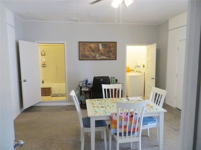 dining space with washing machine and clothes dryer and a ceiling fan