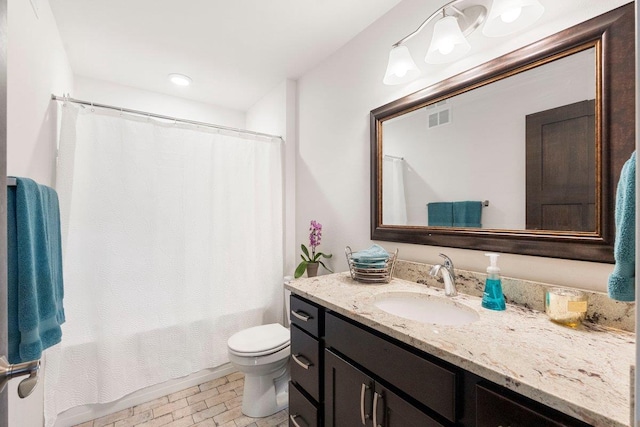 full bath featuring toilet, shower / bath combo with shower curtain, vanity, and visible vents