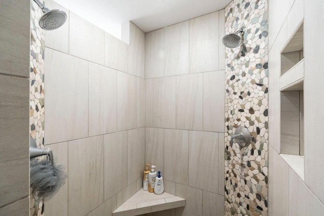 bathroom featuring a tile shower