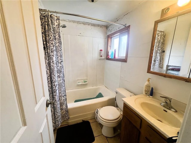 bathroom featuring shower / tub combo with curtain, vanity, and toilet