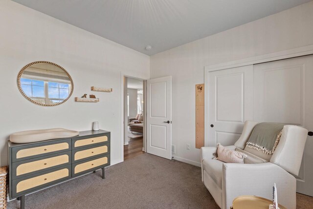 sitting room with carpet floors and baseboards
