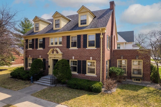 328 Wilson St, Winona, MN 55987 - colonial house with brick siding, a chimney, and a front yard