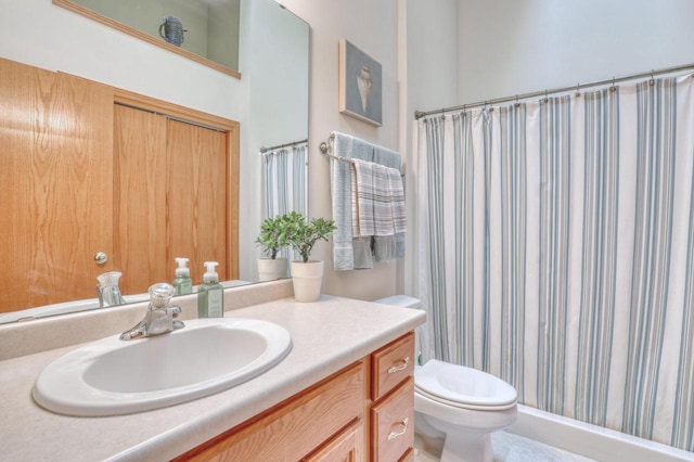 864 Chief Kewaskum Pl, Kewaskum, WI 53040 - full bathroom with toilet, vanity, and curtained shower