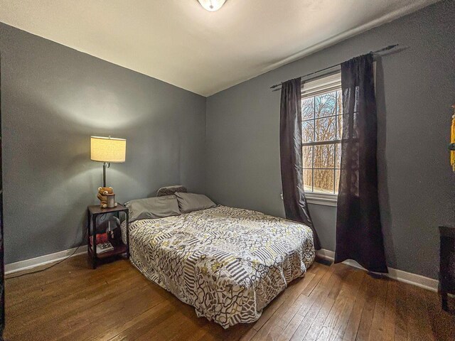 825 Post Rd, Brookfield, WI 53005 - bedroom featuring wood-type flooring and baseboards