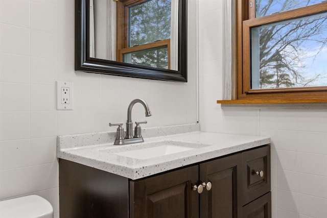 771 Seneca Rd, Wisconsin Rapids, WI 54495 - half bathroom with tile walls, toilet, and vanity
