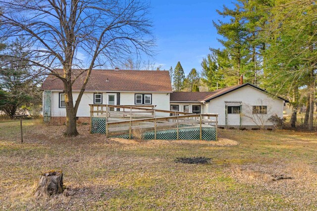 771 Seneca Rd, Wisconsin Rapids, WI 54495 - back of property featuring a yard, roof with shingles, and a deck