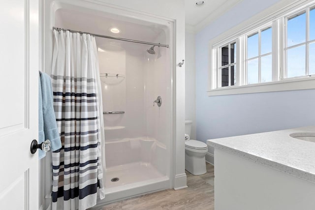 6916 N Palladium Ct, Appleton, WI 54913 - full bath featuring a shower with shower curtain, toilet, wood finished floors, vanity, and ornamental molding