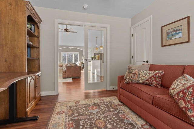 4923 W Woods Creek Ln, Appleton, WI 54913 - living area featuring baseboards, a ceiling fan, and wood finished floors