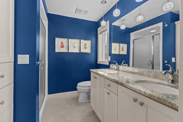4923 W Woods Creek Ln, Appleton, WI 54913 - full bathroom featuring baseboards, a sink, toilet, and a shower stall