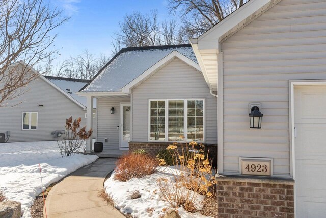 4923 W Woods Creek Ln, Appleton, WI 54913 - view of front of home