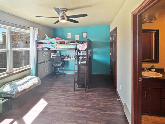 302 N Van Buren St, Green Bay, WI 54301 - bedroom featuring wood finished floors, a ceiling fan, and a sink
