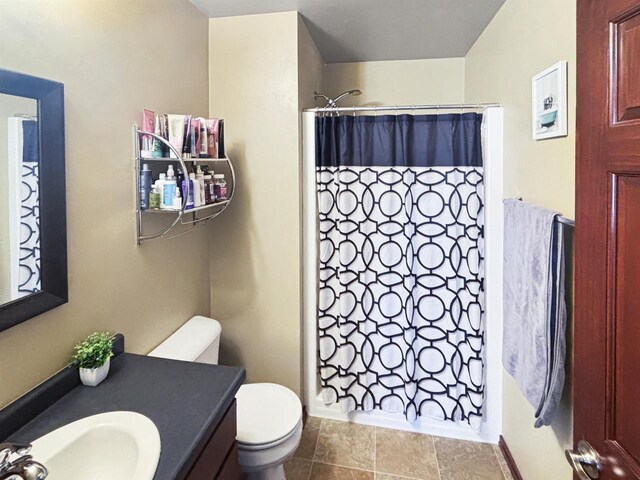 302 N Van Buren St, Green Bay, WI 54301 - bathroom with a shower with shower curtain, baseboards, toilet, and vanity