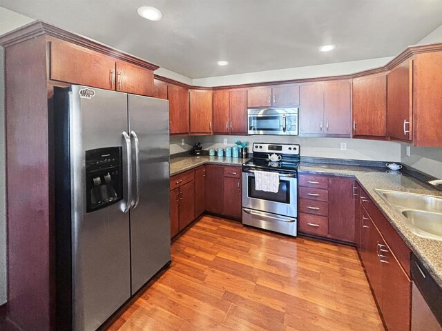 302 N Van Buren St, Green Bay, WI 54301 - kitchen with stainless steel appliances, light wood-style flooring, a sink, and recessed lighting