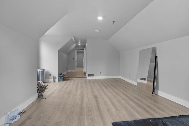 140 River Dr, Appleton, WI 54915 - bonus room with vaulted ceiling, visible vents, light wood finished floors, and baseboards