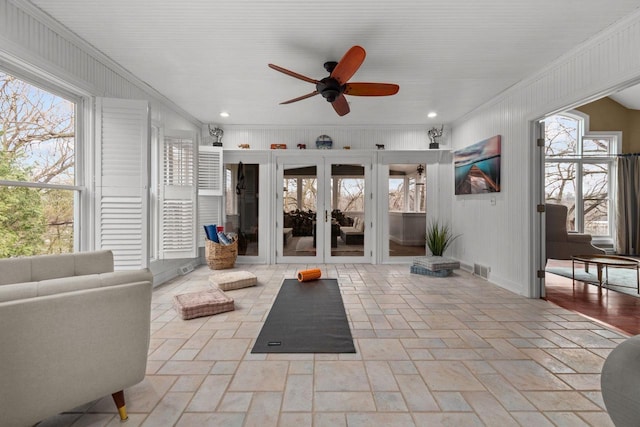 140 River Dr, Appleton, WI 54915 - exercise area with plenty of natural light, visible vents, crown molding, and ceiling fan