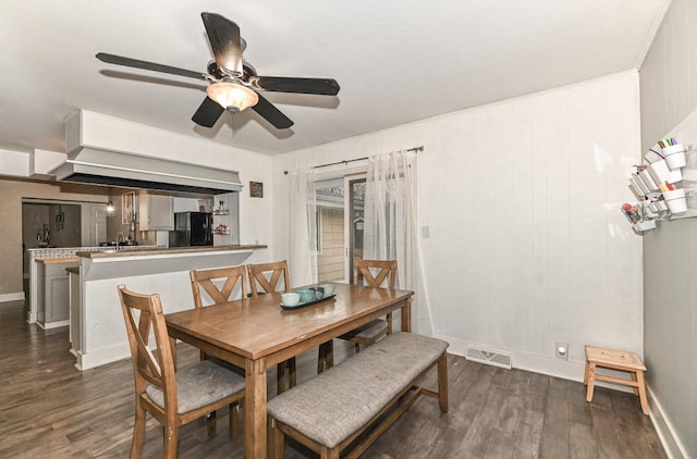 dining area featuring a ceiling fan, baseboards, dark wood-style flooring, and visible vents