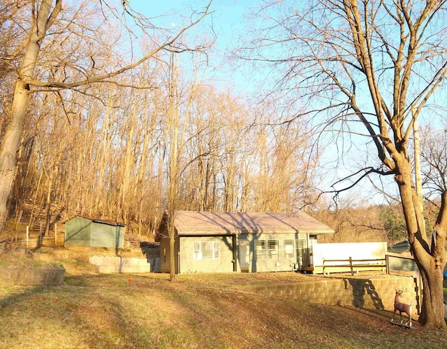 view of front facade with fence