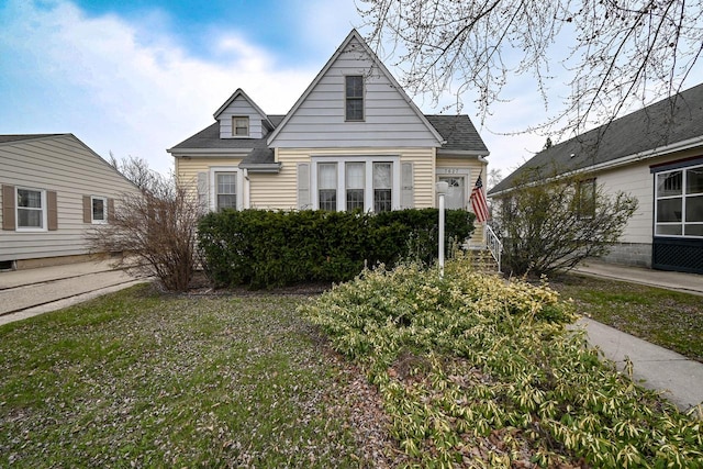 bungalow-style home featuring a shingled roof