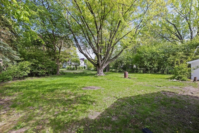 W160N9696 Colonial Dr, Germantown, WI 53022 - view of grassy yard